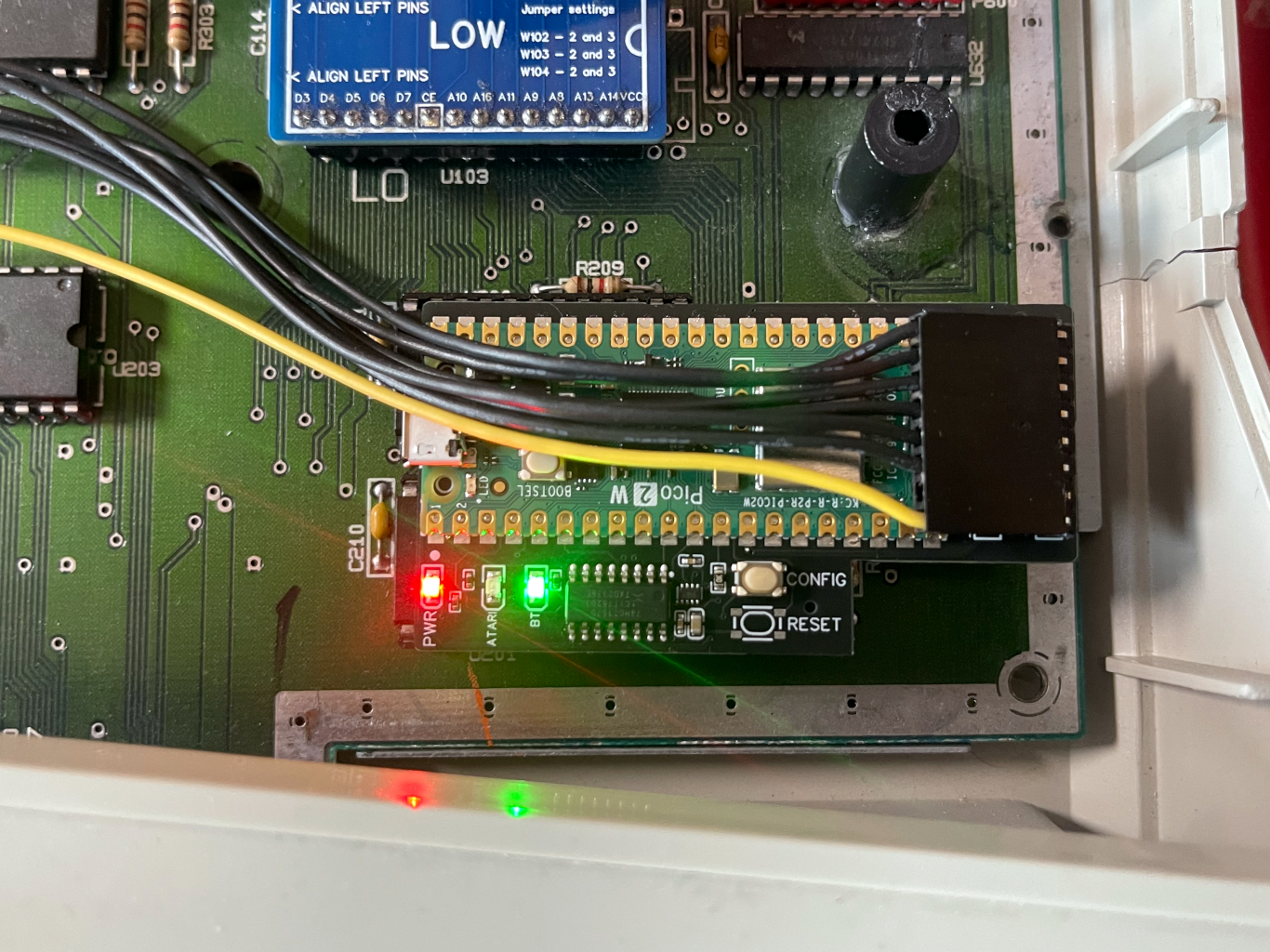 Croissant with the keyboard cable connected